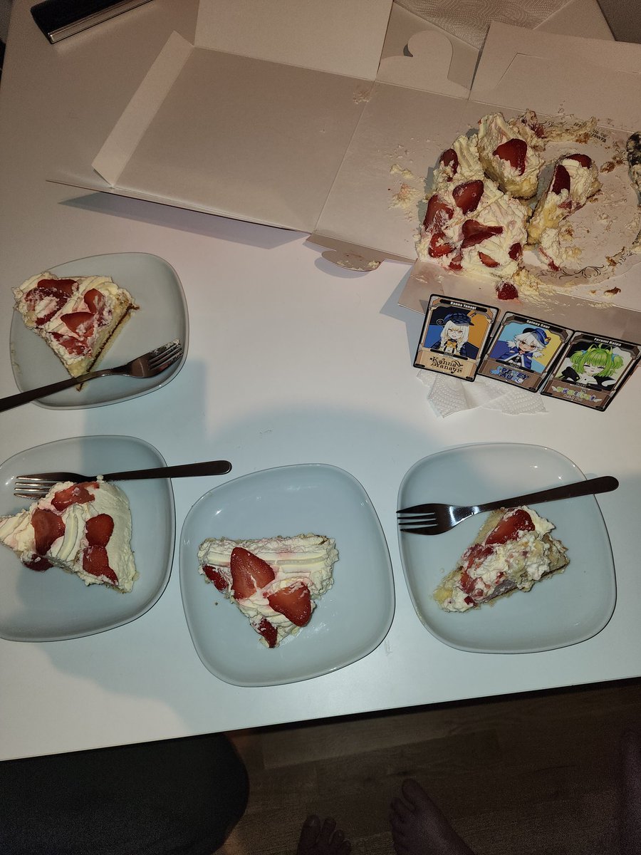 DrDemolitions's tweet image. At the suggestion of a very cute blue thing, I went and bought a real cake at a real bakery, so me and the Fellas had some strawberry vanilla cake, and I dedicate it to the silly girls.
And the cake was really good, though. I kind of shifted it in transit. ty for the tip Spingy💙