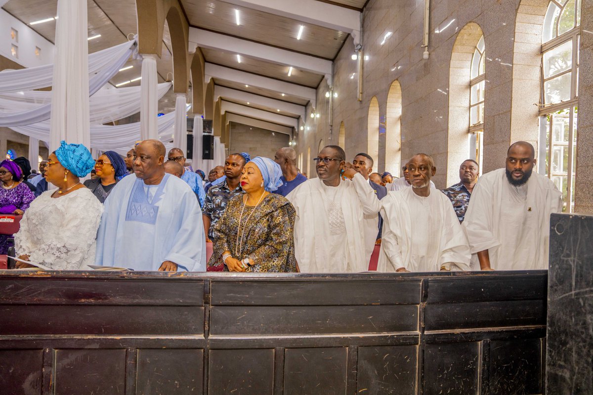 Adebo_ogund's tweet image. It was a solemn yet inspiring moment today as I joined family, friends, and well-wishers at the Final Burial and Homegoing Service in honour of Ambassador Ibironke Olufunke Adefope, held at the Cathedral of St. Peter, Aremo, Ibadan.
We came together to celebrate the life of a…