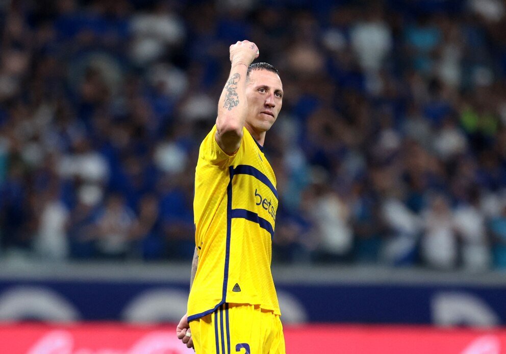 Cristoffede's tweet image. Boca les propuso rescindir el contrato a Rolón y Lema, los dos a los que Russo les había dicho antes del Mundial de Clubes que no iban a ser tenidos en cuenta. El Colo aceptó y se fue. El defensor no respondió. Con el mercado cerrado, difícil hallar club (rechazó NOB y Belgrano).