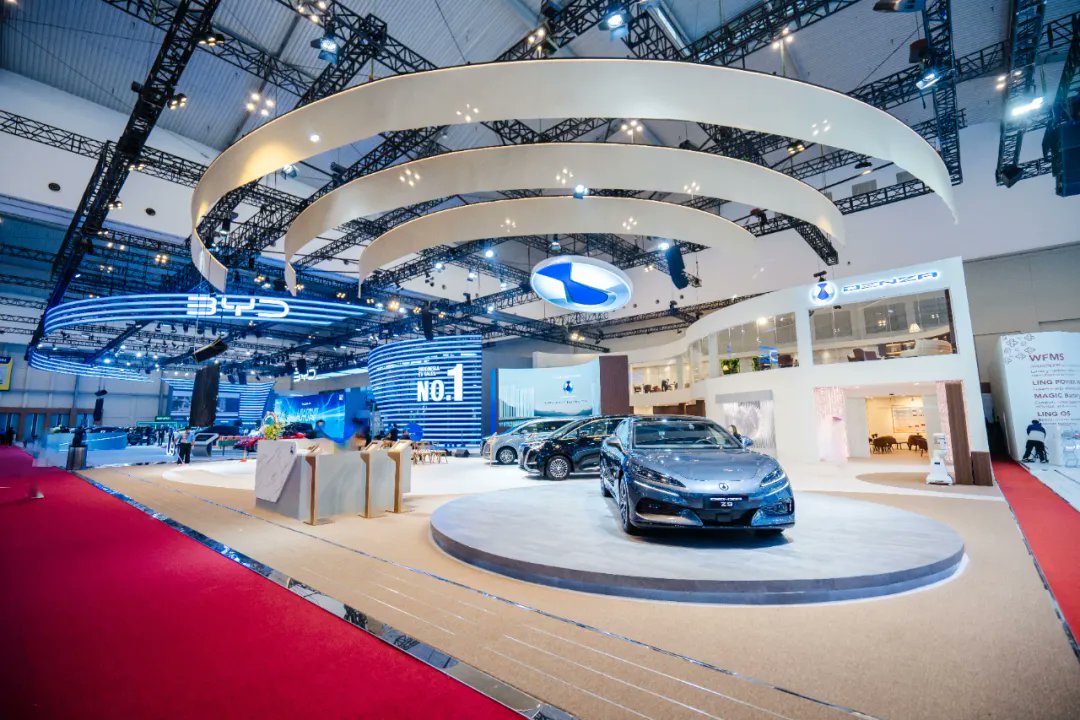 tphuang's tweet image. BYD brought Denza & YangWang models to Jakarta, Indonesia for GIIAS international auto show.
Including U9 supercar, Z9 sedan & D9 MPV. D9 has been very popular in Indonesian mkt.
Seagull also got launched here at very attractive px. I think it will sell really well.…