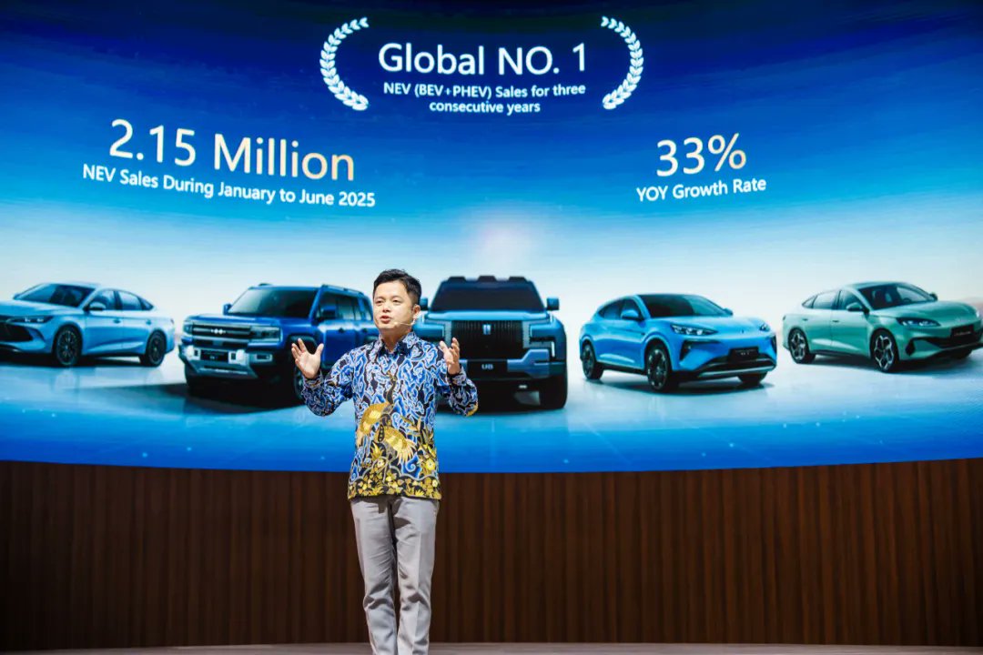 tphuang's tweet image. BYD brought Denza & YangWang models to Jakarta, Indonesia for GIIAS international auto show.
Including U9 supercar, Z9 sedan & D9 MPV. D9 has been very popular in Indonesian mkt.
Seagull also got launched here at very attractive px. I think it will sell really well.…