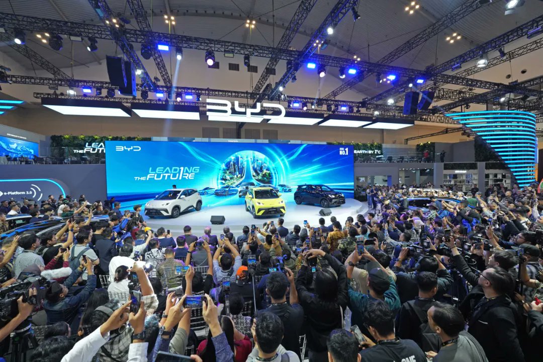 tphuang's tweet image. BYD brought Denza & YangWang models to Jakarta, Indonesia for GIIAS international auto show.
Including U9 supercar, Z9 sedan & D9 MPV. D9 has been very popular in Indonesian mkt.
Seagull also got launched here at very attractive px. I think it will sell really well.…