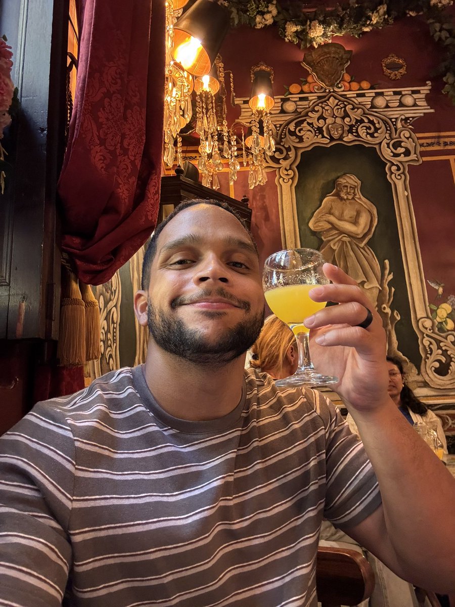 btcbongo's tweet image. hi and cheers 🥂