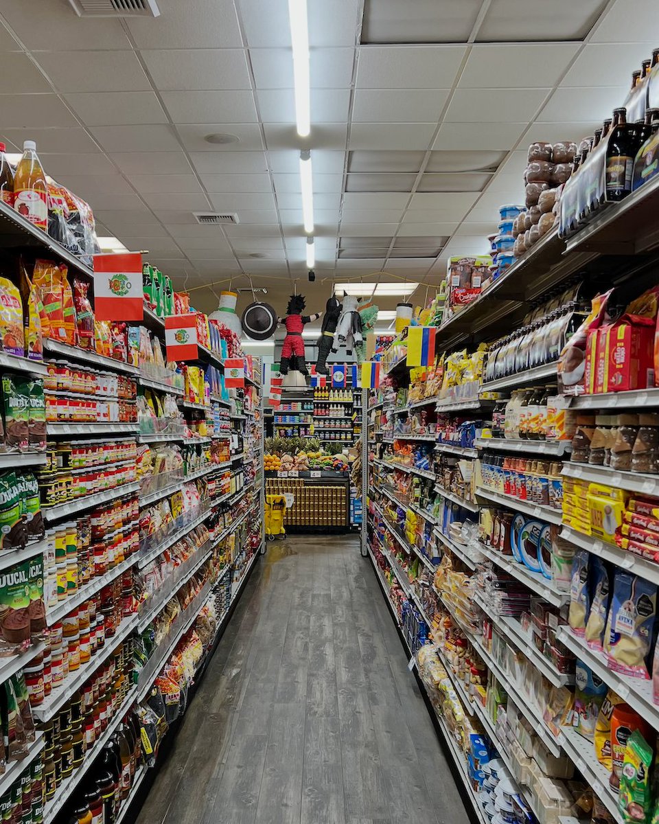 I'm throwing a #2 colombian inspired cafe at my place for close friends tomorrow!

I checked out 'el chavo' yesterday, a supermarket that carries authentic latin cuisine ingredients!

I got PAN and am excited to report my first arepas tomorrow 💕