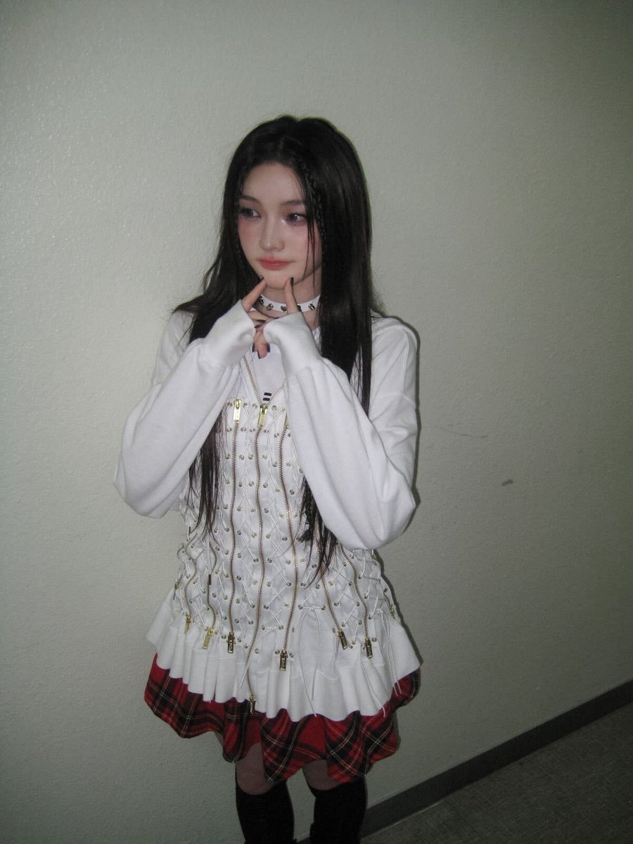 ILLIT_twt's tweet image. 고민은 빼꼬~~~~ᵔᢦᵔ

#IROHA #이로하 #ILLIT #아일릿
