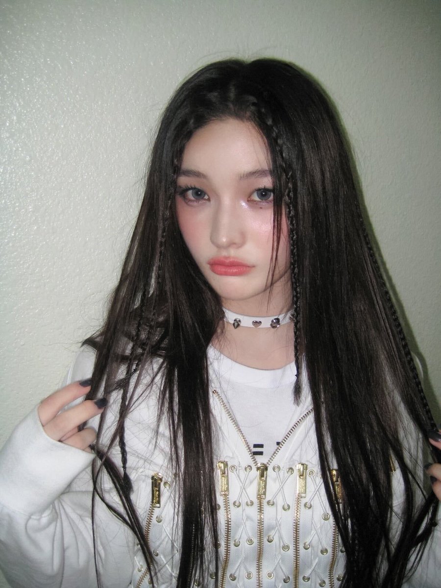 ILLIT_twt's tweet image. 고민은 빼꼬~~~~ᵔᢦᵔ

#IROHA #이로하 #ILLIT #아일릿