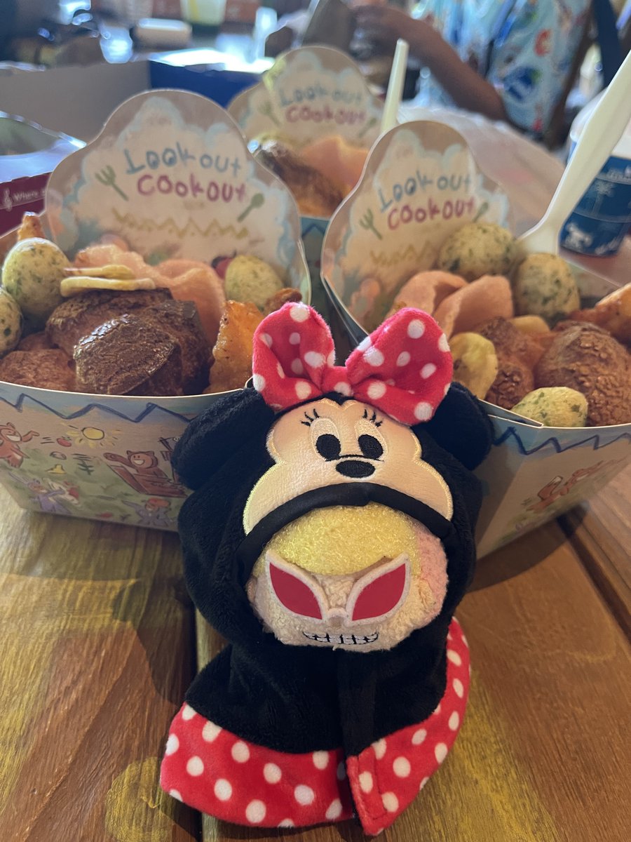 sabure56's tweet image. 女王の血鬼術すごかった❄️ピーターパンでご飯タイム