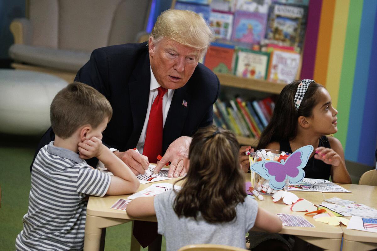 cabeceramx's tweet image. «Trump quiere que me regrese a México. ¿Cómo puedo hacerlo sola?»: Niña mexicana teme ser deportada, tras recibir carta cabecera.mx/trump-quiere-q…