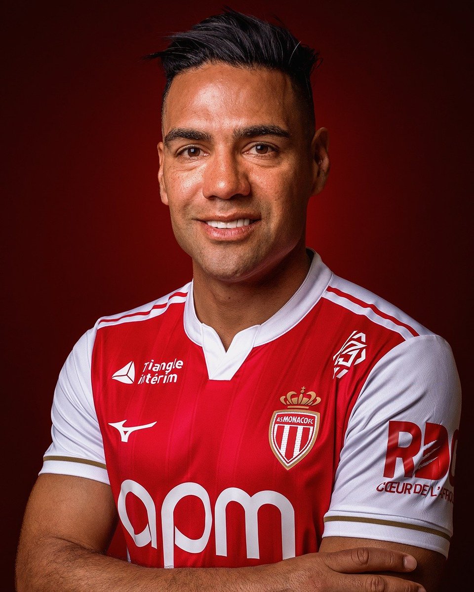 VSportsTM's tweet image. 2013: Radamel Falcao, presentado como nuevo jugador de Monaco
2025: Radamel Falcao, en una visita que realizó hoy en el club, otra vez con la camiseta de Monaco
🇨🇴🇲🇨🔝