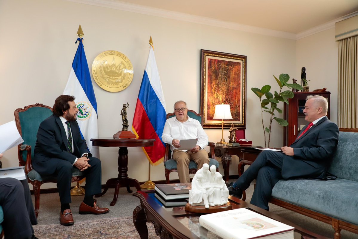 La Paz Times (@lapaztimes) on Twitter photo #Nacionales|
El Vicepresidente <a href="/fulloa51/">Félix Ulloa</a> recibió al Embajador de Rusia, Mikhail Ledenev, para dialogar sobre el fortalecimiento de las relaciones bilaterales y la identificación de nuevas oportunidades de cooperación. Durante la reunión, el Vicepresidente destacó los avances #Nacionales|
El Vicepresidente <a href="/fulloa51/">Félix Ulloa</a> recibió al Embajador de Rusia, Mikhail Ledenev, para dialogar sobre el fortalecimiento de las relaciones bilaterales y la identificación de nuevas oportunidades de cooperación. Durante la reunión, el Vicepresidente destacó los avances