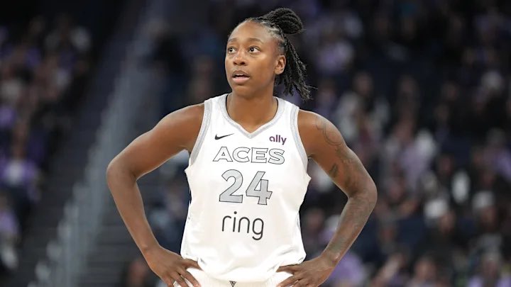quitalovesports's tweet image. As I said in my stream this morning… it’s obvious that the Aces NEED to have Jewell come off the bench. Maybe that will wake her up, until then just start Dana