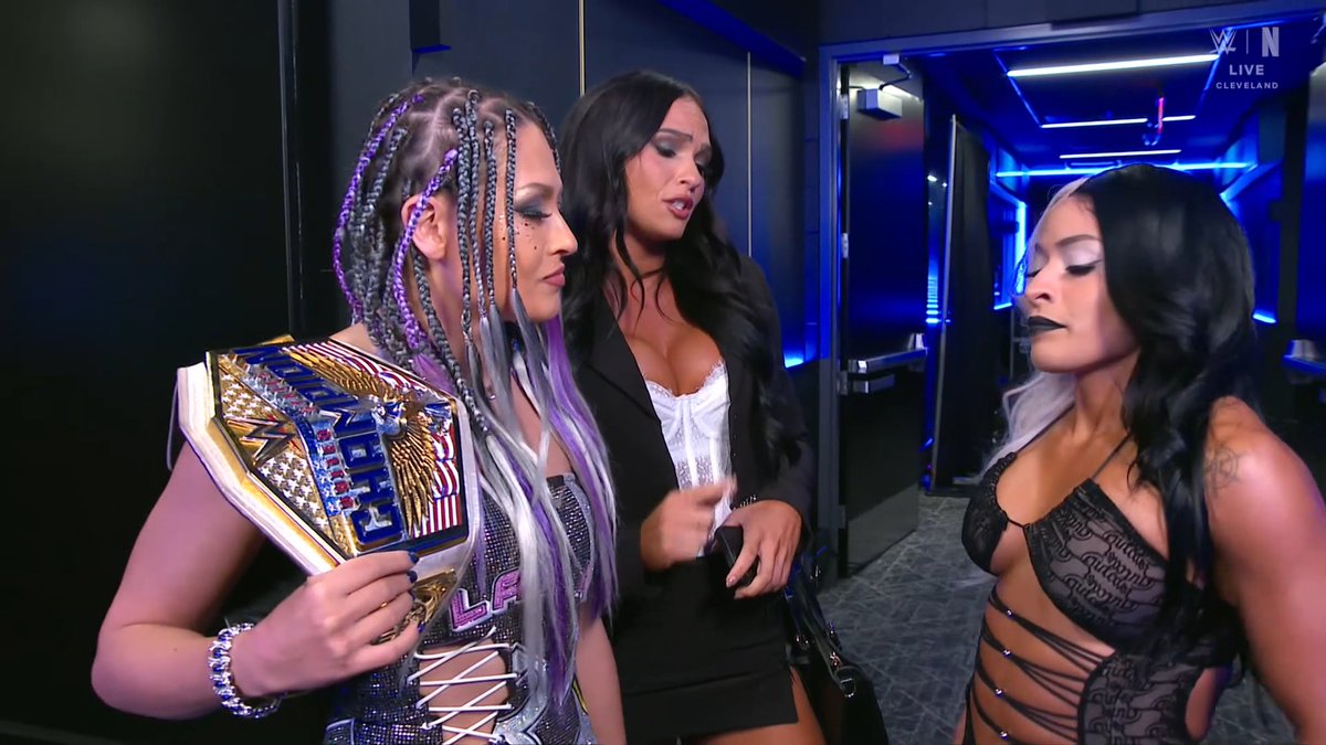 RhodesKotaEra's tweet image. Giulia vs Zelina Vega rematch takes place next week, Kiana James is now involved in the mix #Smackdown
Love this.
