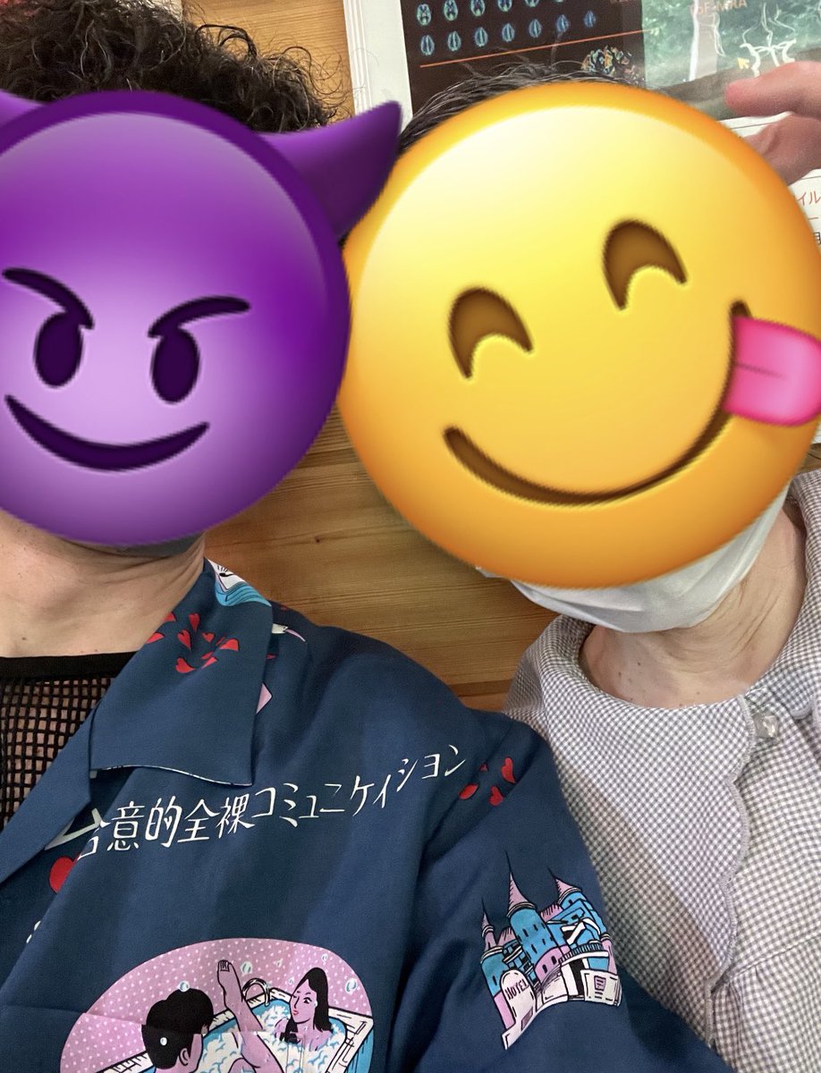 cactusandice's tweet photo. 母が唐突にシャツの柄に気づいて笑ってしまい、周りにもバレ、すごく気まずい待合室😇 https://t.co/61GUVrq38u