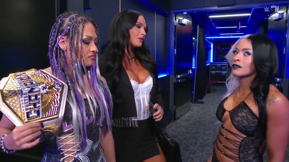 BiancaTheeGoat's tweet image. THE NO POP KHIANA JUST GOT IM CRYING???😭

#SmackDown