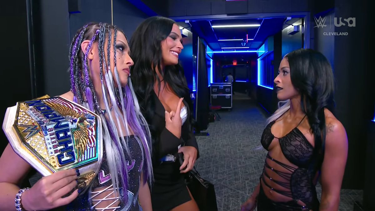 Kiana James is working for Giulia. I like it. She's get on TV. Zelina Vega's mic skills were strong here.

We all called it. Giulia will defend the title at next week on #SmackDown.