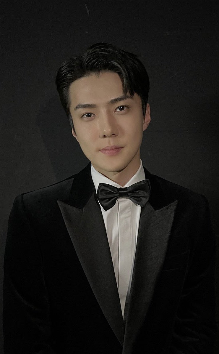 ohsehunfolder's tweet image. the most handsome man ever