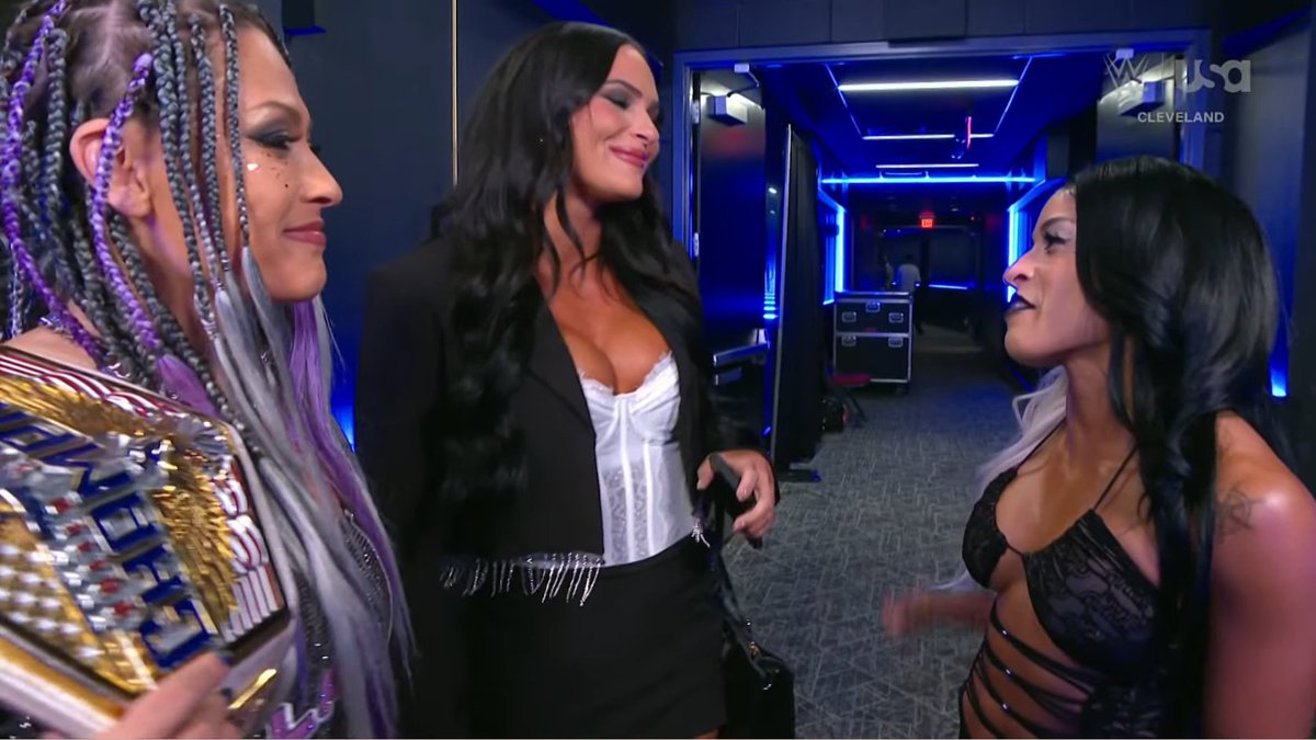 HeelWillMahoney's tweet image. Oh, the enhanced Kiana James is back on TV as Giulia's "representative".
#SmackDown