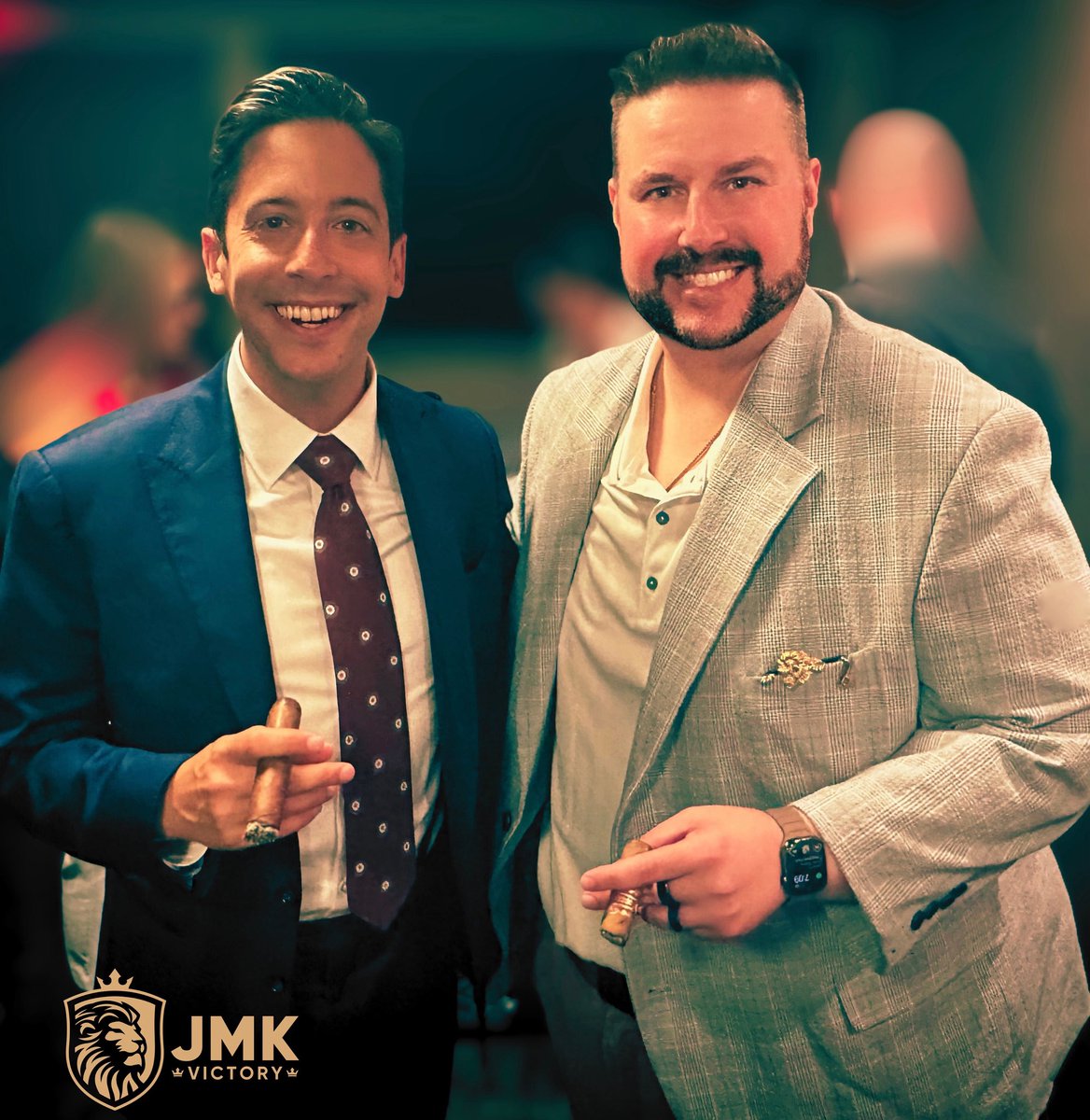 Had a great time with <a href="/michaeljknowles/">Michael Knowles</a> at <a href="/PCA1933/">Premium Cigar Association</a> 
 
<a href="/Kruszyna/">Jeff Kruszyna 🇺🇸</a> enjoyed and highly recommends picking up a few sticks from Mayflower Cigars  

Thanks to @DCCigarSociety for the invite!