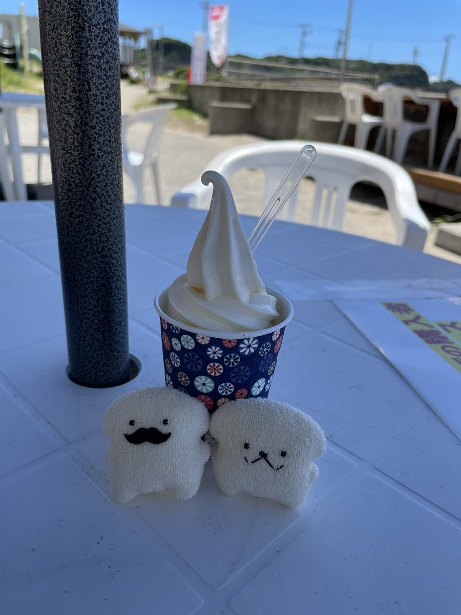 あっつい中食べる冷たいアイスは格別🍦
でもどんどん溶けていく／・人・＼💦