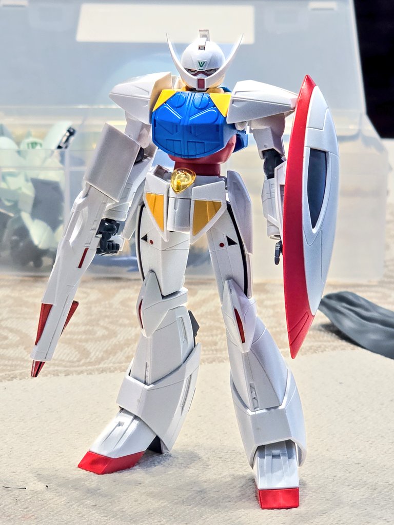 sakyo_ukyo69's tweet image. 次回予定しているターンエーのプロポーションや稼働域、パーツの付け方などの確認のため、ターンXと一緒に買ってた組立済みのキットでチェック😄
全体的に悪くなさそうですが、アンテナ長いかなぁとか首延長、口元パテ盛り必要と感じました。
なにより肩が回らないのは致命的なので、改修必須です😁