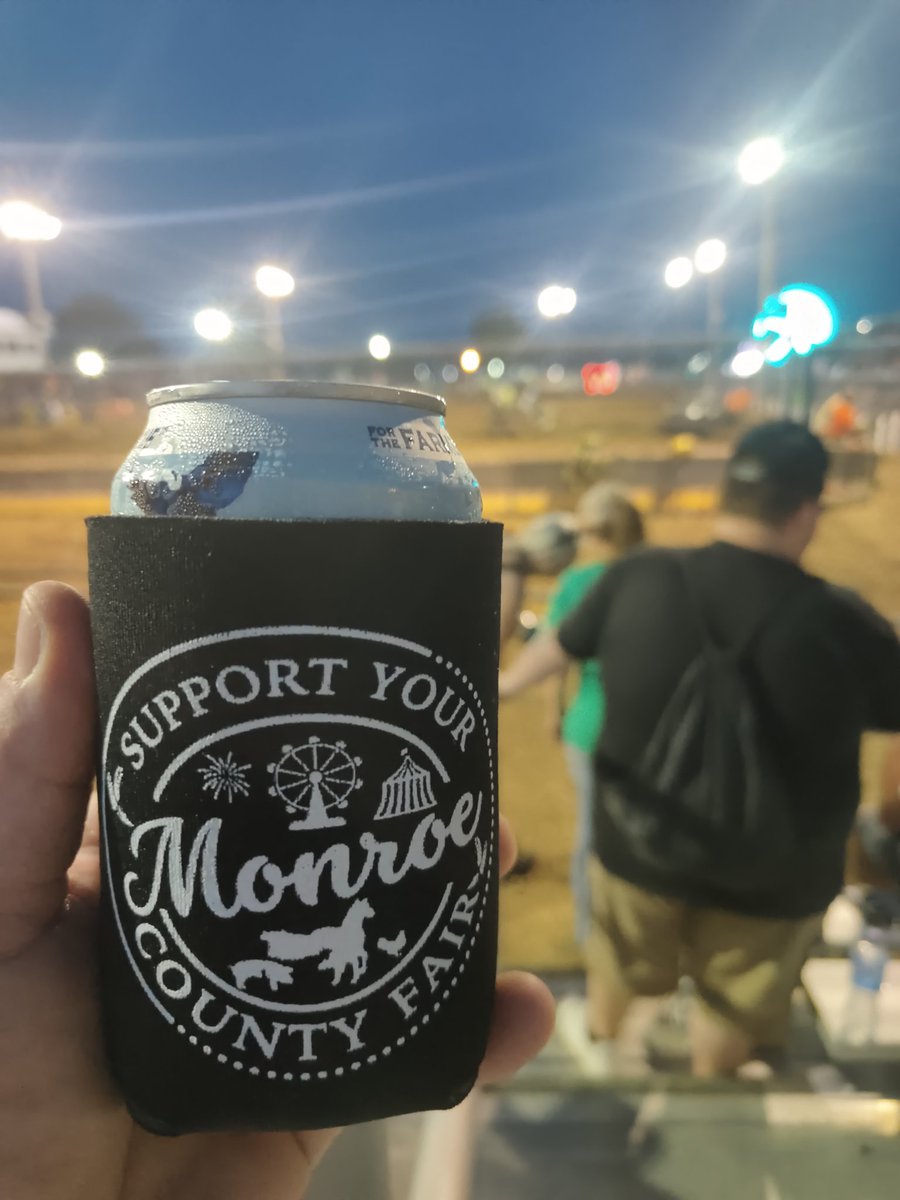 Fun Friday night in southern Illinois.

Nothing better. Cheers 🍻