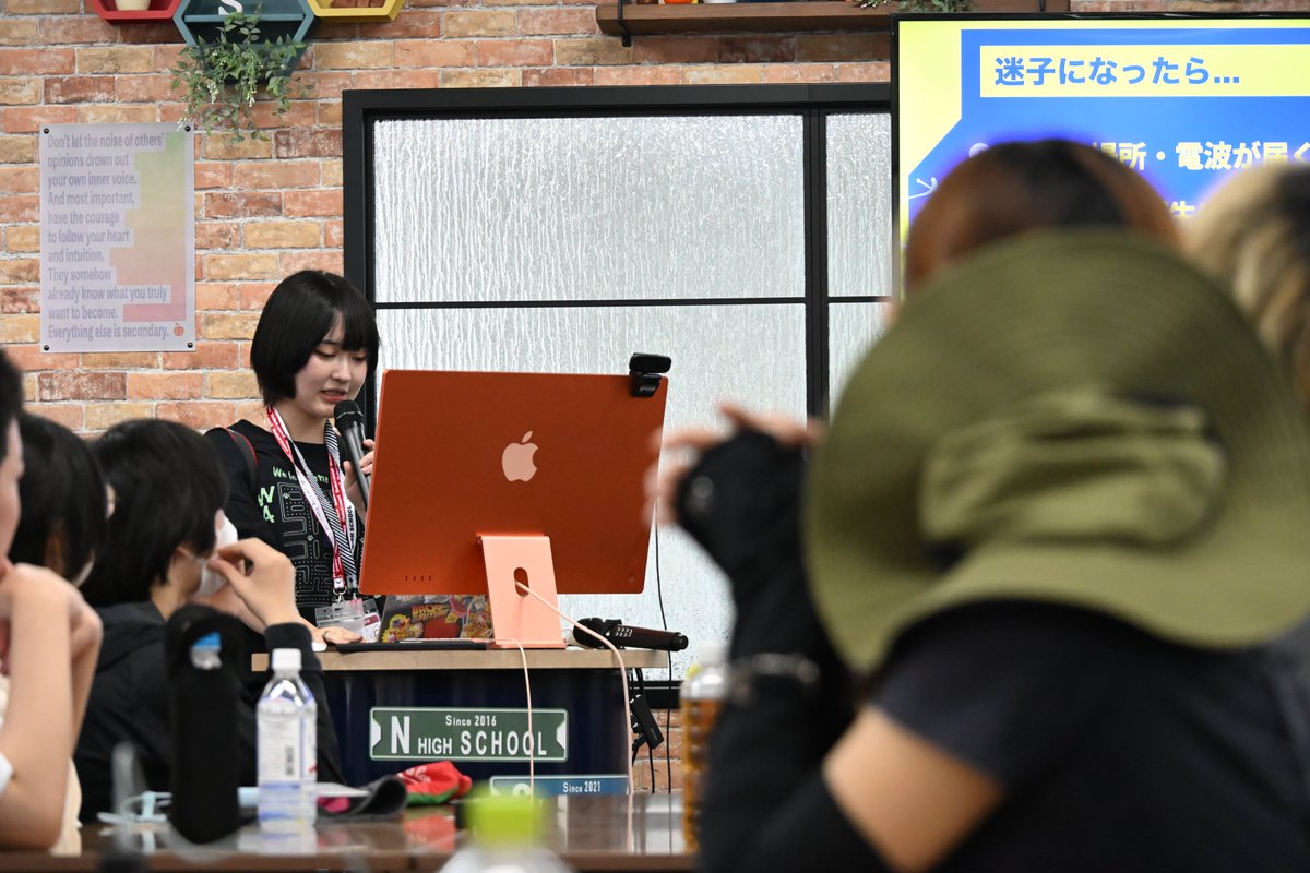 nshighnewspaper's tweet image. #リアルケイドロ 特別編 in 渋谷 〜 #N高グループ 生×大人の縦交流イベント〜
現在 #新聞実行委員 は渋谷にて開催中のリアルケイドロに現地取材に来ています!
参加者の皆さんがルール説明を受けている様子です。
みなさん真剣な様子で説明を聞いています。
これから始まるゲームが楽しみです!