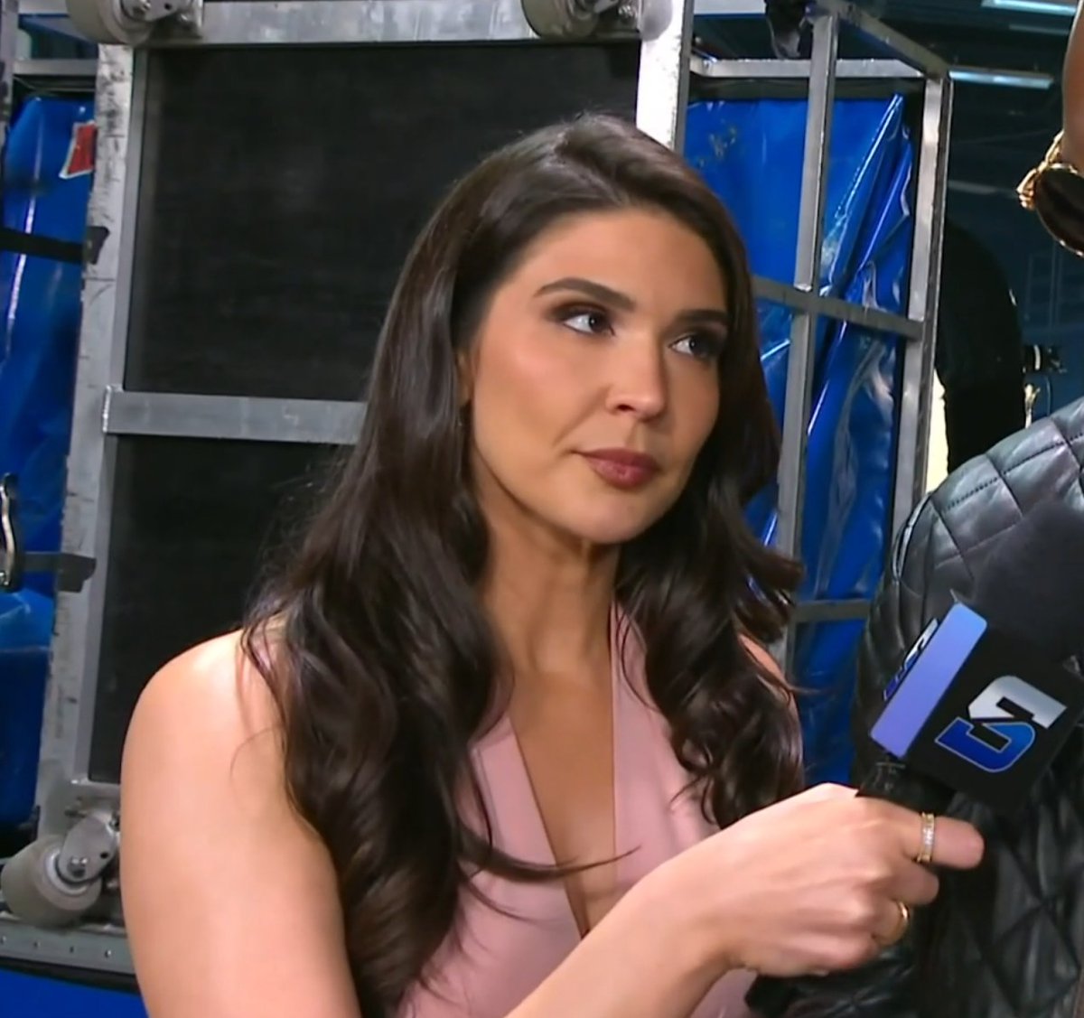 UndisputedCapo's tweet image. Cathy out here looking like a marble counter-top. #iykyk #SmackDown