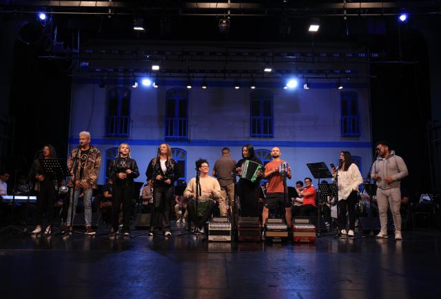 DiarioExtraEc's tweet image. #Quito | Un histórico concierto unirá una sinfónica con grupos de vallenato. El proyecto cultural Sucre Viajero 2025 regresa con una propuesta que fusiona géneros musicales diversos y que busca acercar espectáculos de alta calidad a diferentes barrios y escenarios del país. 👏🏼…