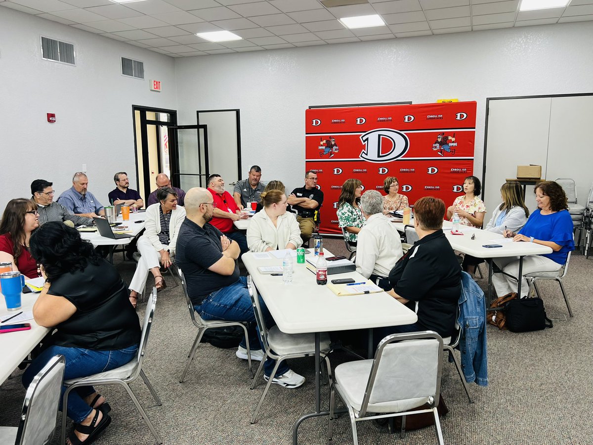 IgorGusyakov's tweet image. Diboll ISD’s leadership team kicked off the year with a high-energy bootcamp filled with learning, vision, and team-building — and we’re more ready than ever to welcome back our teachers, staff, and students! #DibollISD #DibollLumberjacks #RootedInVision