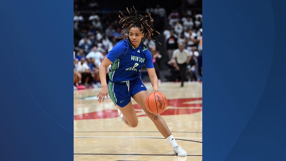 MikeDyer's tweet image. Winton Woods 2028 guard Strawberry Blankumsee earned scholarship offers from Purdue, Ole Miss and North Carolina this week. (@OHSAASports photo). @WCPO