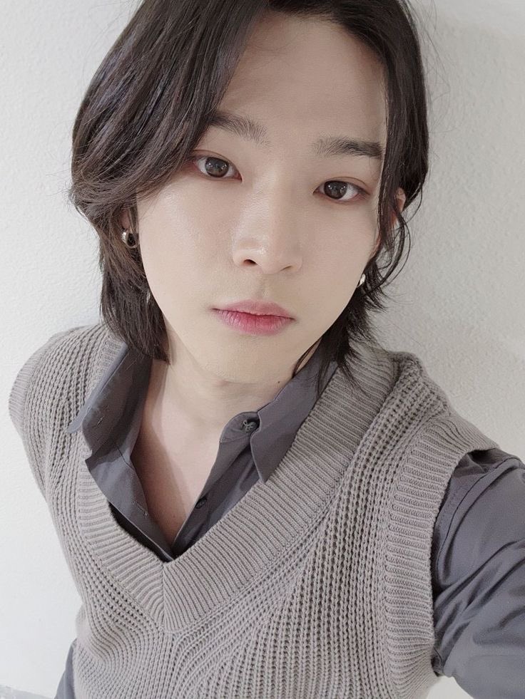 seohotwilight's tweet image. look at this man like wow