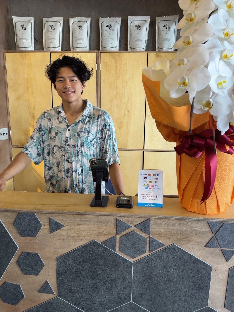 reiji_0907's tweet photo. 世田谷に新しくオープンした
THREE CAPITALS
というお店でお手伝い中。
のんびり過ごせる場所になってますので
お時間のある方はぜひお越しください!
東京都世田谷区深沢5丁目2−9
ニューライフ等々力1F
#THREECAPITALS
#世田谷区
#等々力
#零時 https://t.co/VyhglHRu87