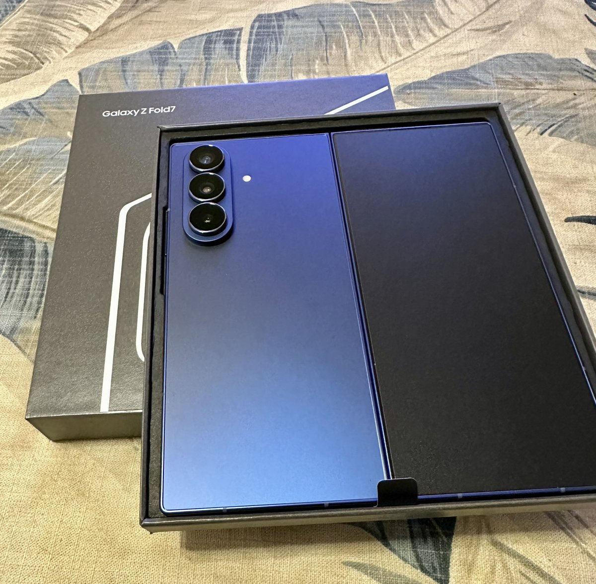 TheOtherJonB's tweet photo. Sorry iPhone, it’s been real #samsung #fold7 https://t.co/1G62dee76w