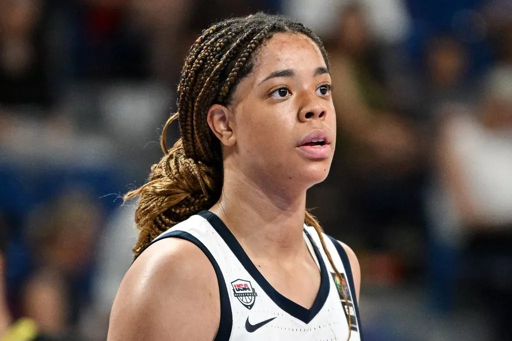 MirrorUSSports's tweet image. Lindsay Gottlieb lands another No. 1 recruit, with Saniyah Hall announcing her commitment to play for USC
themirror.com/sport/basketba…