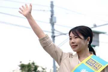 hide_usuki's tweet image. 昨日、所用があって議員会館で作業をしていると、参院選・千葉で当選された小林さやかさんがお見えに✨
GOGOこくみんライブで候補者紹介をさせて頂くにあたって、船橋でお会いして以来。社会保障制度の課題に対する見識は学ぶところが多いです。
ご活躍を祈念しています🙌