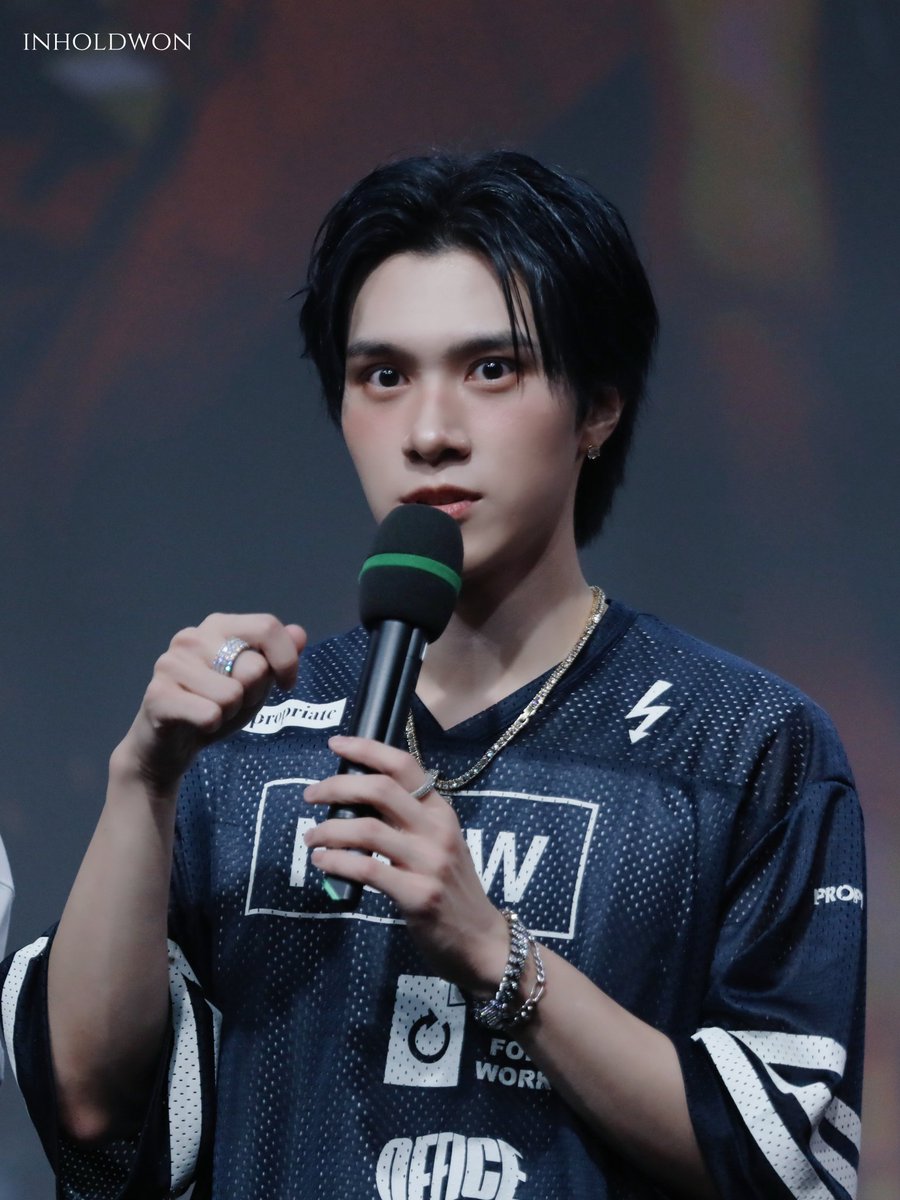 inholdwon's tweet image. 250726 WAY V 팬미팅

#HENDERY #黄冠亨 #헨드리
#WayV #威神V