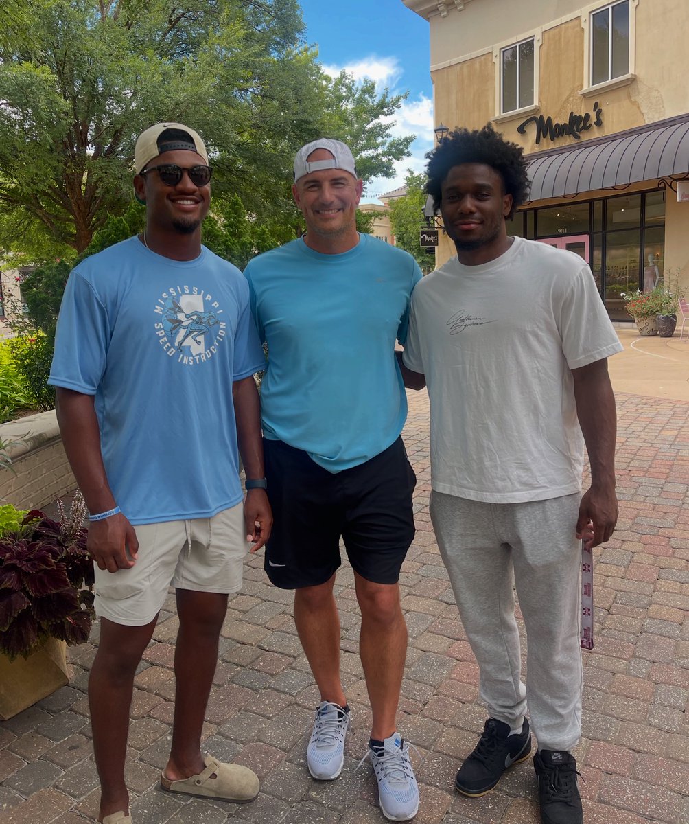 CoachWeaverMRA's tweet image. Two of my favorite dudes ๐ค
@philip_short7 โข @jhubb_3