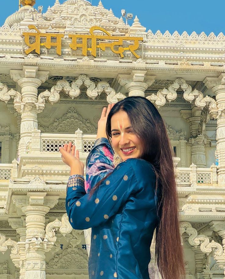 chandni__19's tweet image. अगर, मगर, काश में हैं
सब यहां अपनी तलाश में हैं..!!🌼🍂
