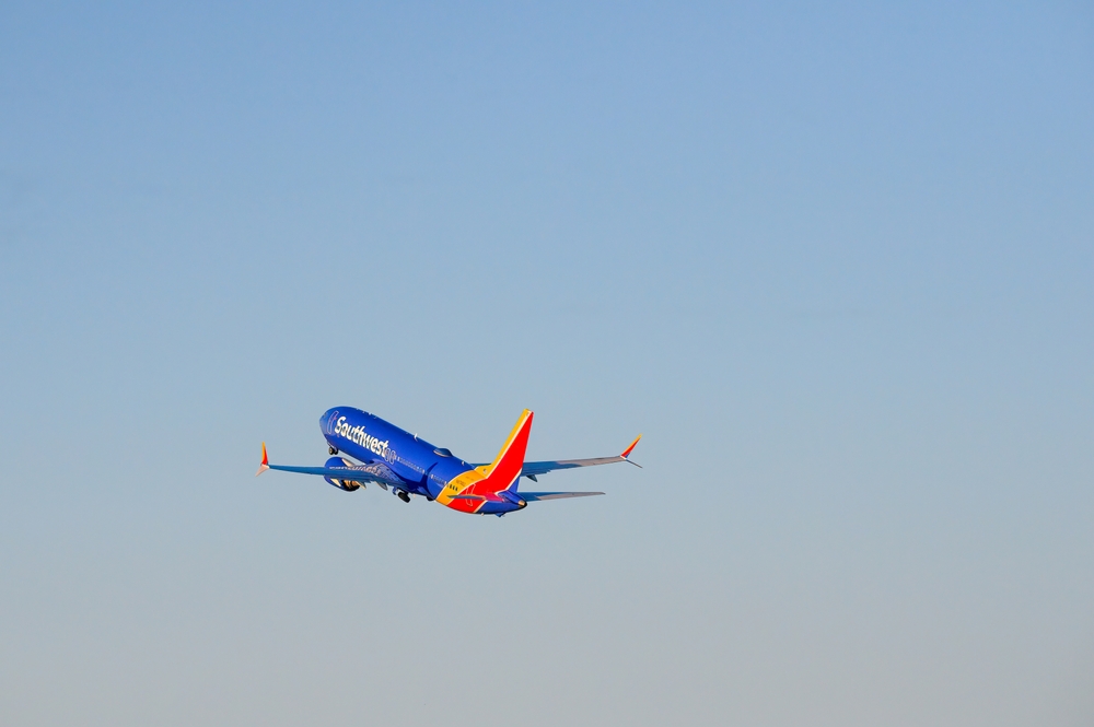 EndTimeHeadline's tweet image. Southwest Airlines takes a nosedive to avoid a mid-air collision, causing passengers to be thrown from their seats.
endtimeheadlines.org/2025/07/southw…