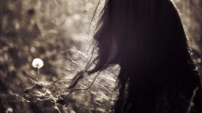 Aída Beatriz Sánchez (@aidabsanchez) on Twitter photo Callar,
silenciar la mirada
cerrar los ojos
guardar el grito
en silencio.
Hablan las manos,
callan los gestos.
La voz,
vista alzada
abrir las bocas
acabó el tiempo
del silencio.
<a href="/FerranGarrido/">Ferran Garrido Machado</a>
'Abrir las bocas'
'#TeEscriboEstaCarta'
📷<a href="/cagdas__topcu/">Cagdas Topcu</a> Callar,
silenciar la mirada
cerrar los ojos
guardar el grito
en silencio.
Hablan las manos,
callan los gestos.
La voz,
vista alzada
abrir las bocas
acabó el tiempo
del silencio.
<a href="/FerranGarrido/">Ferran Garrido Machado</a>
'Abrir las bocas'
'#TeEscriboEstaCarta'
📷<a href="/cagdas__topcu/">Cagdas Topcu</a>