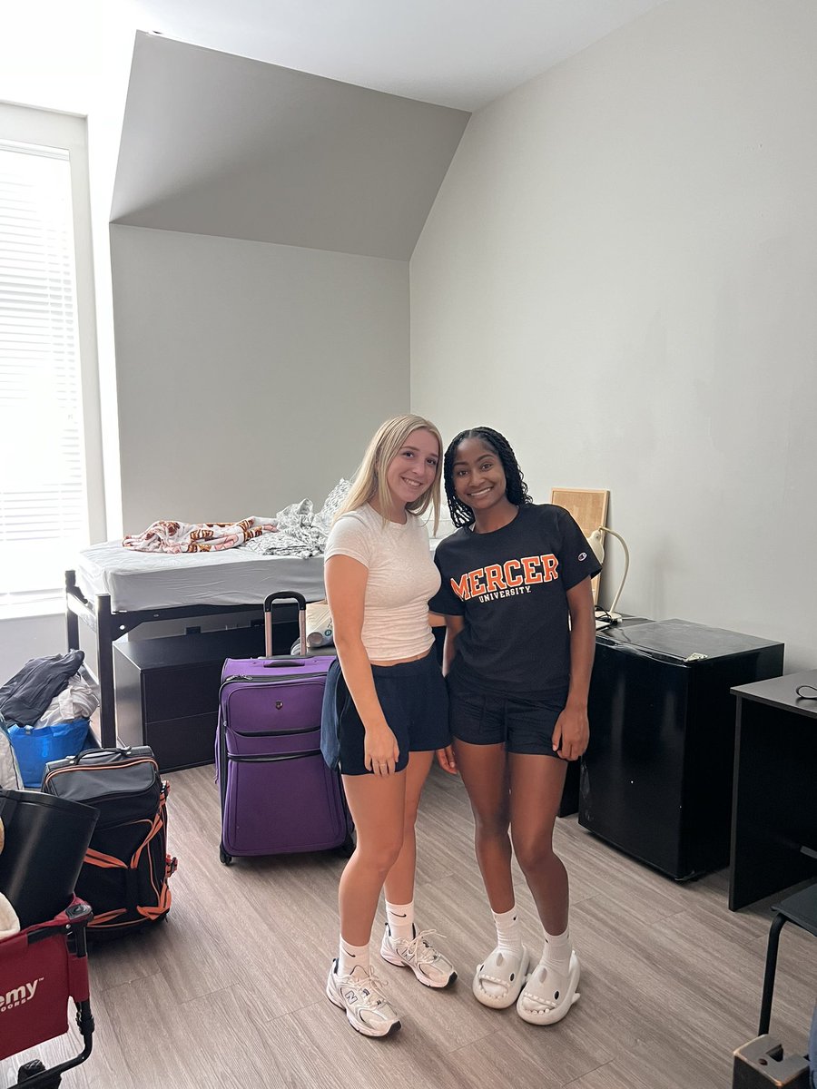 MercerWSoccer's tweet image. We’re so back. So happy to have everyone back on campus and to get started soon! GO BEARS 🐻