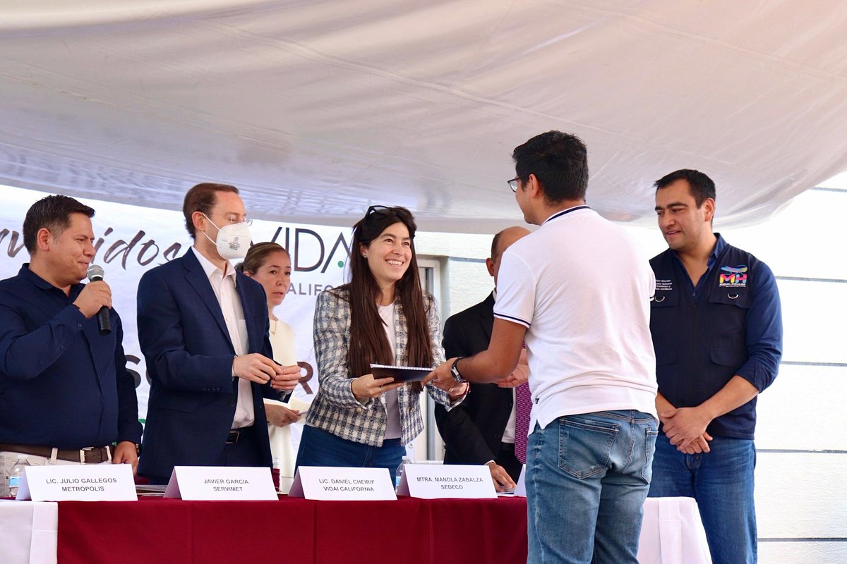 SedecoCDMX's tweet photo. 🔑 Esta tarde participamos junto a @servimetcdmx en la entrega de escrituras y llaves de viviendas del proyecto "Vidai California".

Desde #TuSEDECO impulsamos el desarrollo de acciones que garantizan el acceso a una vivienda digna y asequible para impulsar la justicia social. https://t.co/IxQ3AXa3ZV