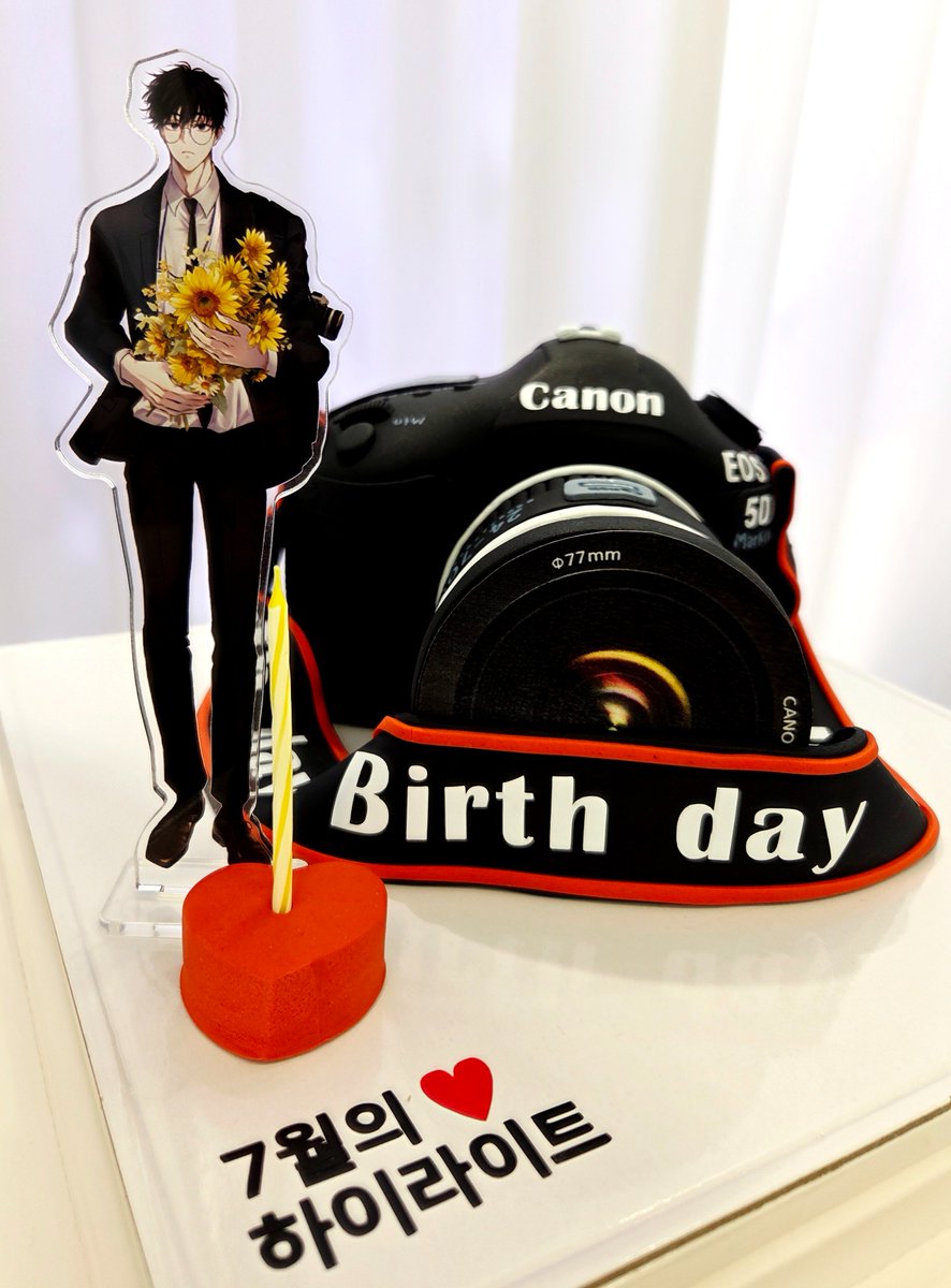 check0730's tweet image. 7월의 하이라이트📸✨️
올해의 기자상 주인공 
이수현 기자님🌻💐🎉