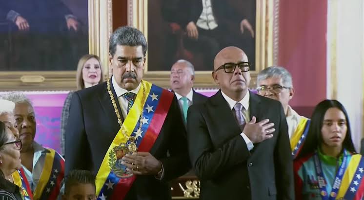 MurataVEN's tweet photo. 🚨 HISTORICO. 🇻🇪🇺🇸

Nicolás Maduro, Diosdado Cabello, Delcy, Jorge Rodríguez, Tarek W Saab, Vladimir Padrino López y TODO los secuestradores de Venezuela son formalmente declarados TERRORISTAS.👊🏻 https://t.co/6u9yuk2KfO