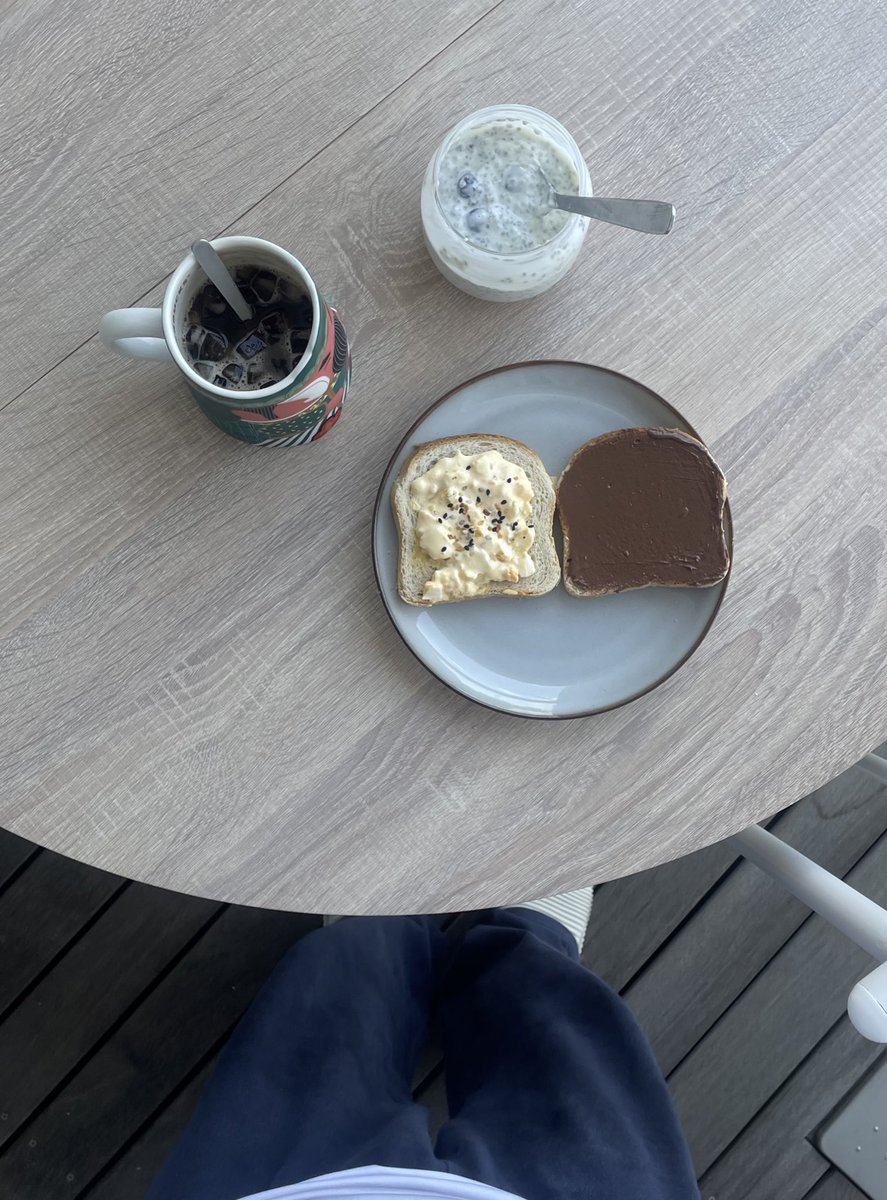 daleeeeeeey's tweet image. just taking it all in over balcony breakfast this morning! いただきます🙏🏽