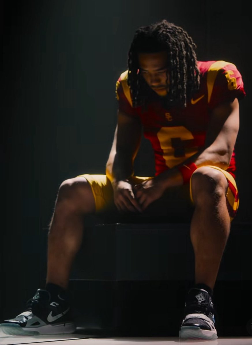 TrojanNation5's tweet image. I’m thinking Lemon goes off for 1150 yards &amp;amp; 8 touchdowns to solidify his 1st round projection. What are your expectations for him this season? ✌️