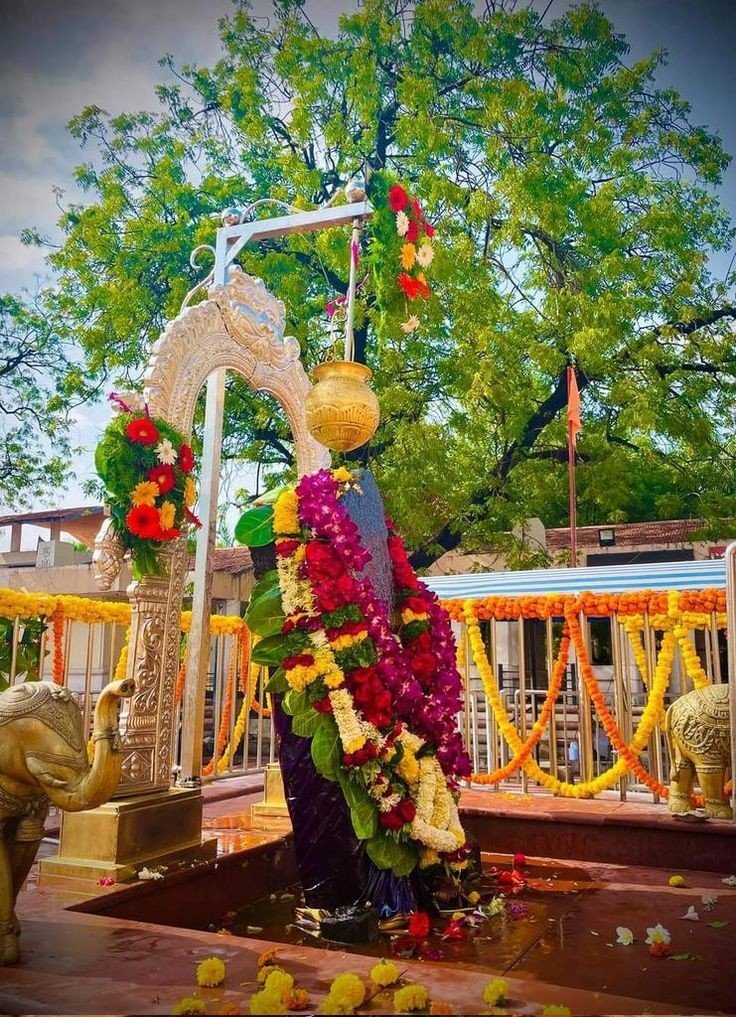 न्याय के देवता "शनिदेव" जी के अद्भुत अलौकिक दिव्य दर्शन।।

जय शनि देव
