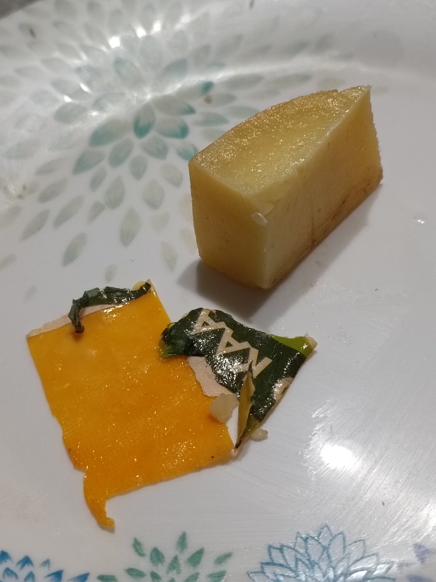 Gouda Cheese🧀

Gooda kami ng Gooda, malaman-laman ko Howda pala pag-pronounce, sa The Netherlands. 

Parang Merengge lang, at Krowissant.🥐 Buti pa sa Bakery nung isang Ayasib, may tinda silang Kwasong.🤪 ROR😹

Keso po tayo (at Hot Pandesal)!😋😘