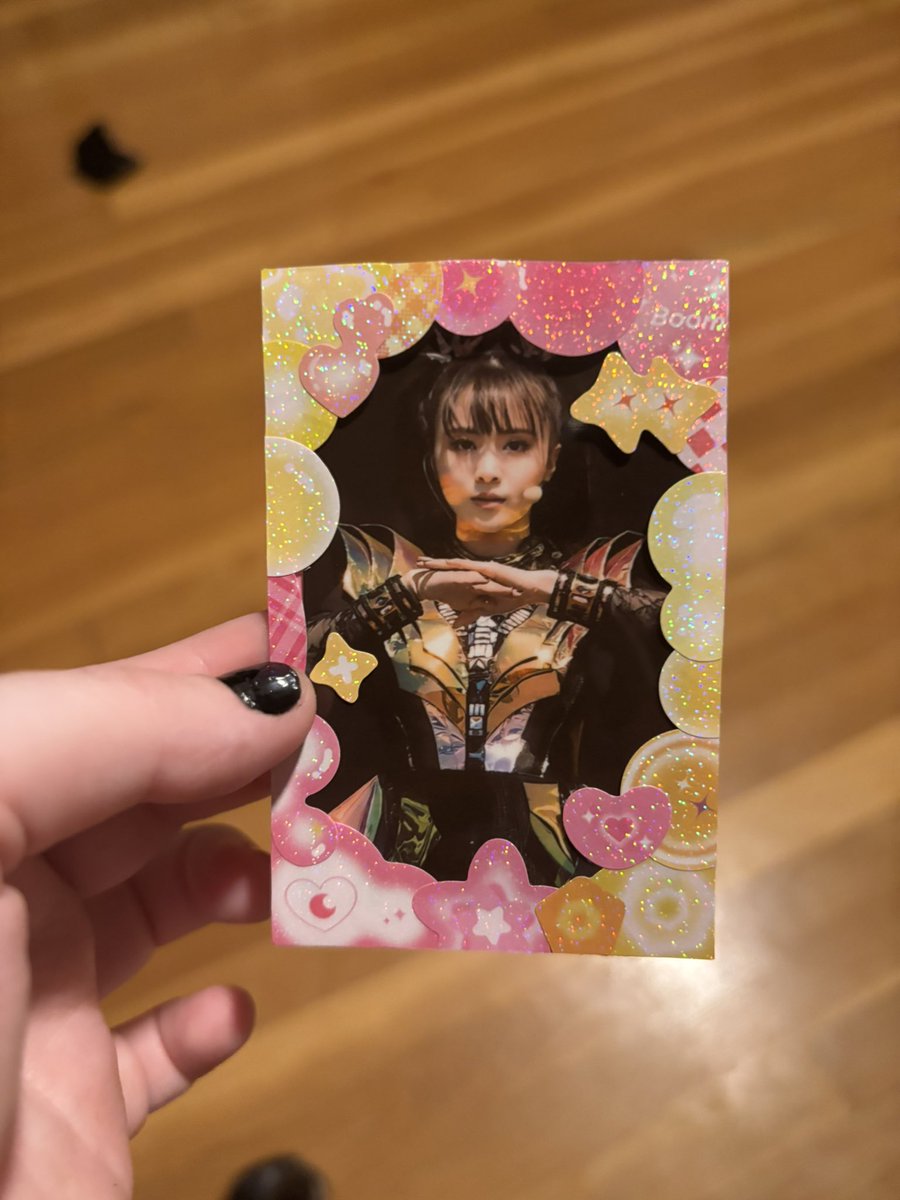 but_ytho1's tweet image. Hey guys my commissions are open for photocards!!!
~Single card $8
~One sided keychain $10
~Double sided keychain $12
Dm if interested :3