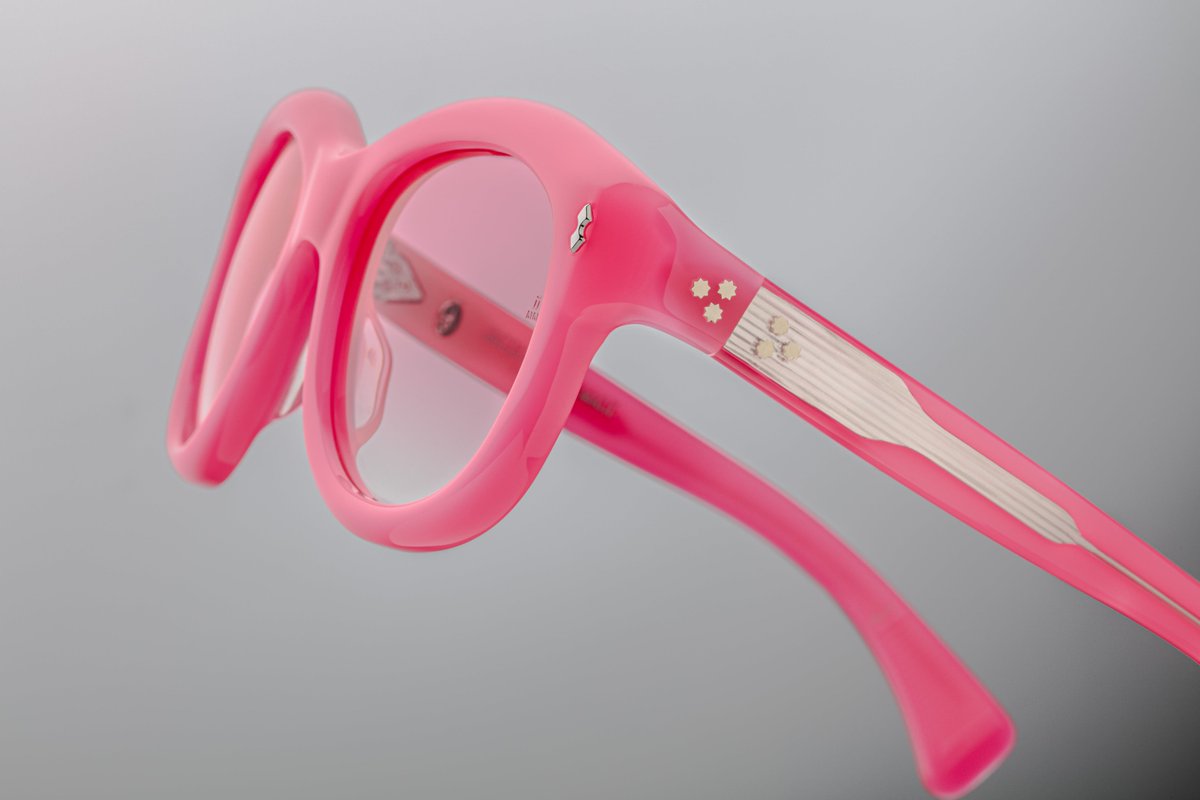 GawdofFrames's tweet image. My god this shade of pink is so beautiful.
I need to do a 1 off "Second Impact" in this color.